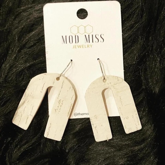 Jewelry - BRAND NEW Boutique Cork Arch Earrings
